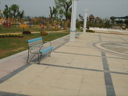 پارک در فضای باز بیرون حیاط باغ عمومی نیمکت نشیمنگاهی با تخته چوبی WPC