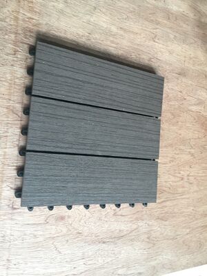 کاشی های عرشه WPC در فضای باز خانه 30x30CM کفپوش بادوام DIY با ظاهر چوب طبیعی